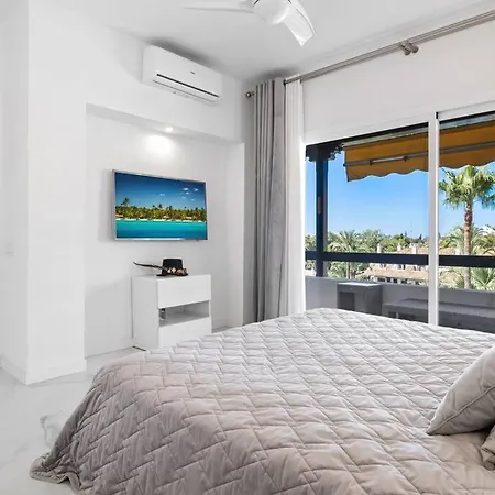 Apartment Cozy Flat With Terrace & Pool In Golden Mile