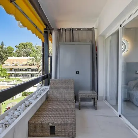 Cozy Flat With Terrace & Pool In Golden Mile