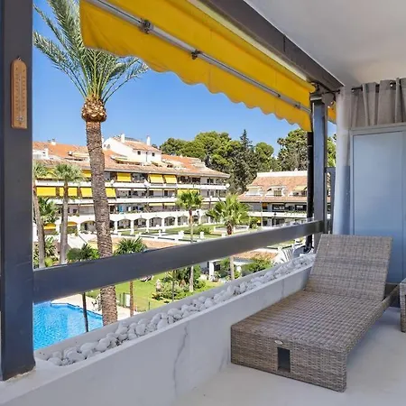 Apartment Cozy Flat With Terrace & Pool In Golden Mile Marbella