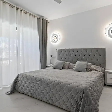 Apartment Cozy Flat With Terrace & Pool In Golden Mile *