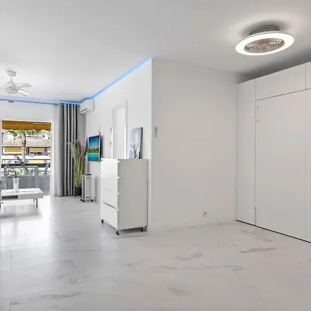 Apartment Cozy Flat With Terrace & Pool In Golden Mile Marbella