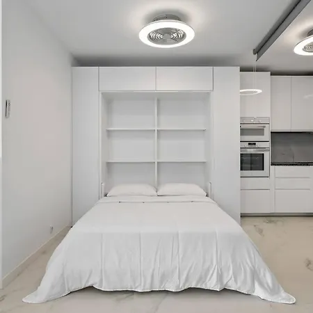 Cozy Flat With Terrace & Pool In Golden Mile Marbella