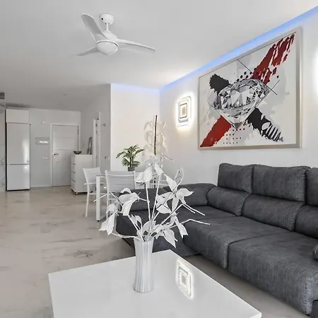 Apartment Cozy Flat With Terrace & Pool In Golden Mile