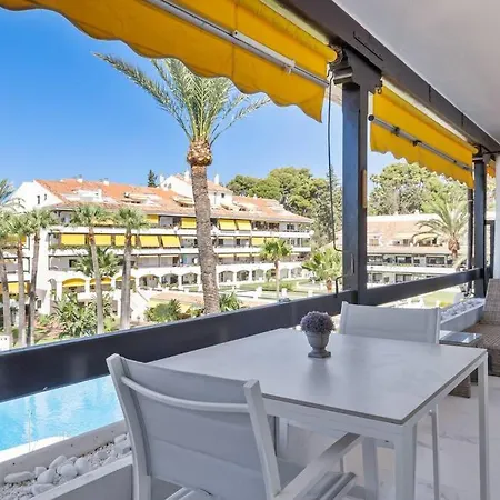 Apartment Cozy Flat With Terrace & Pool In Golden Mile Marbella